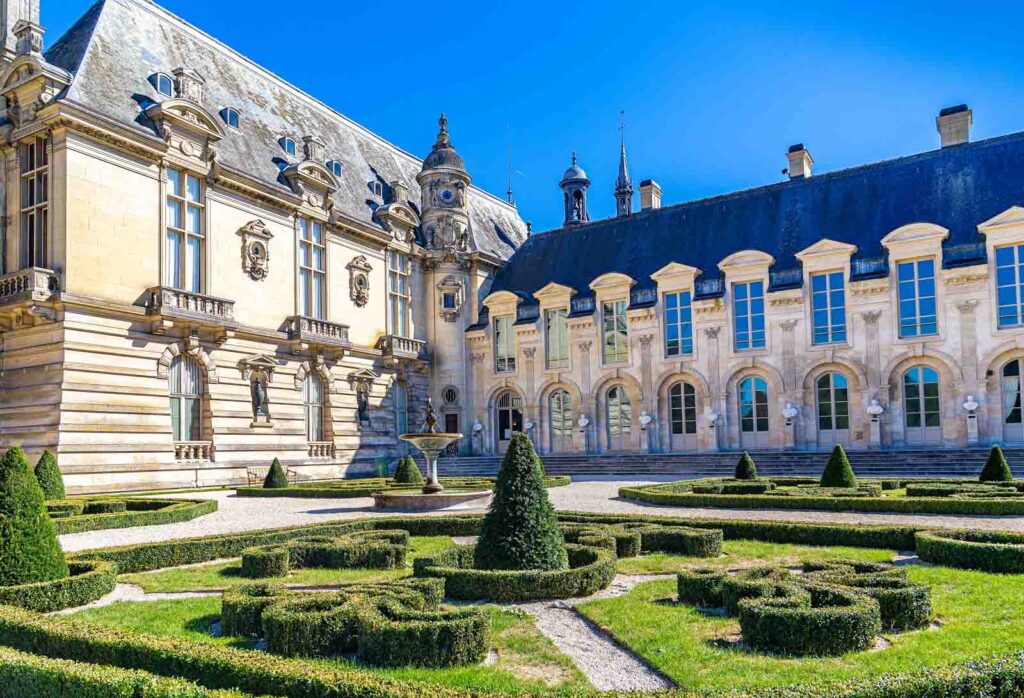 The gardens of Chantilly Castle