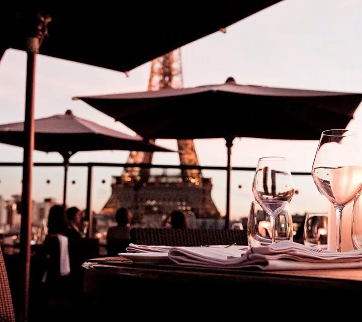 Les Ombres is a rooftop restaurant in Paris