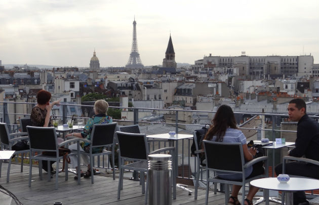Le 43 up on the Roof is a Parisian rooftop