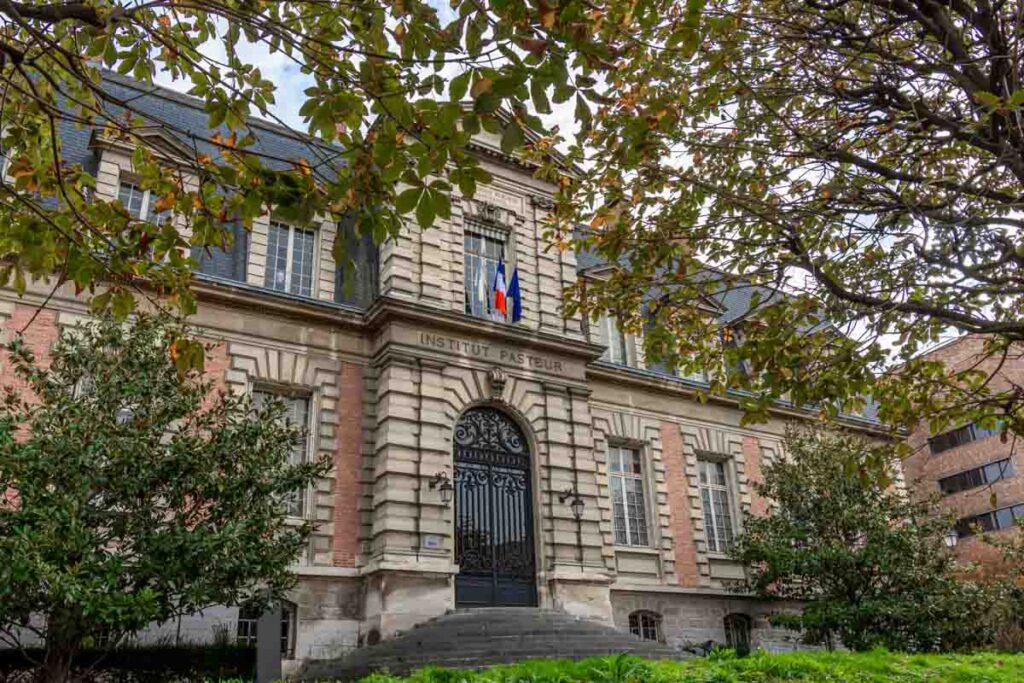 Facade of the historic building of the Institut Pasteur, one of the best museums in Paris