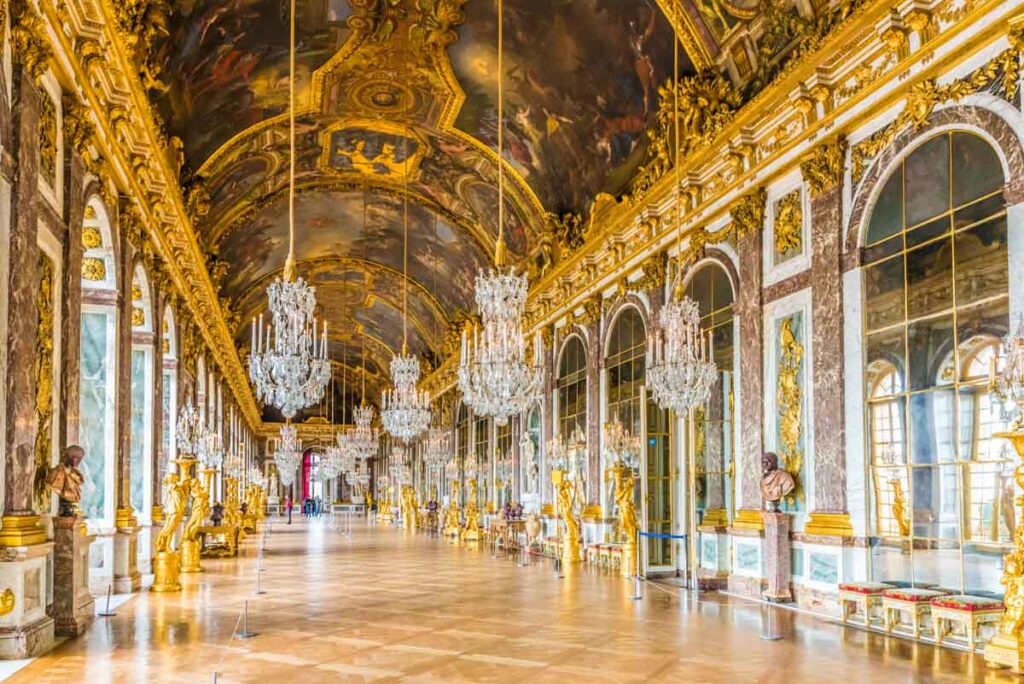 Using a tour operator is the fastest way to go from Paris to Versailles